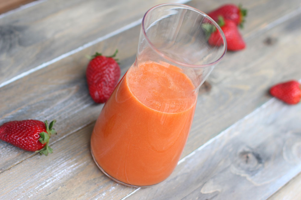 smoothie_cu_morcovi_si_capsune