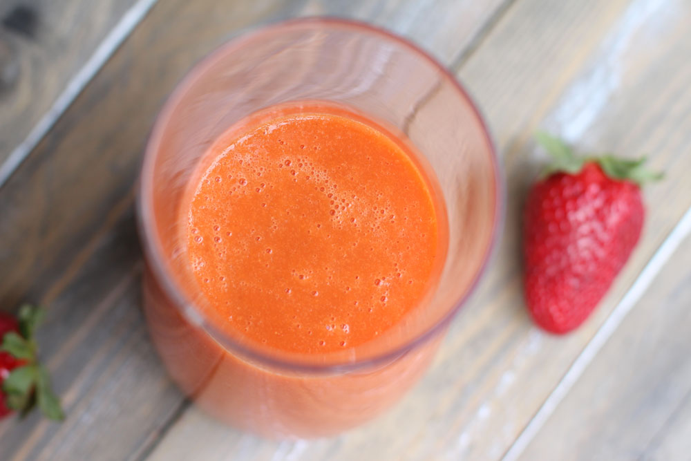 smoothie_cu_morcovi_si_capsune