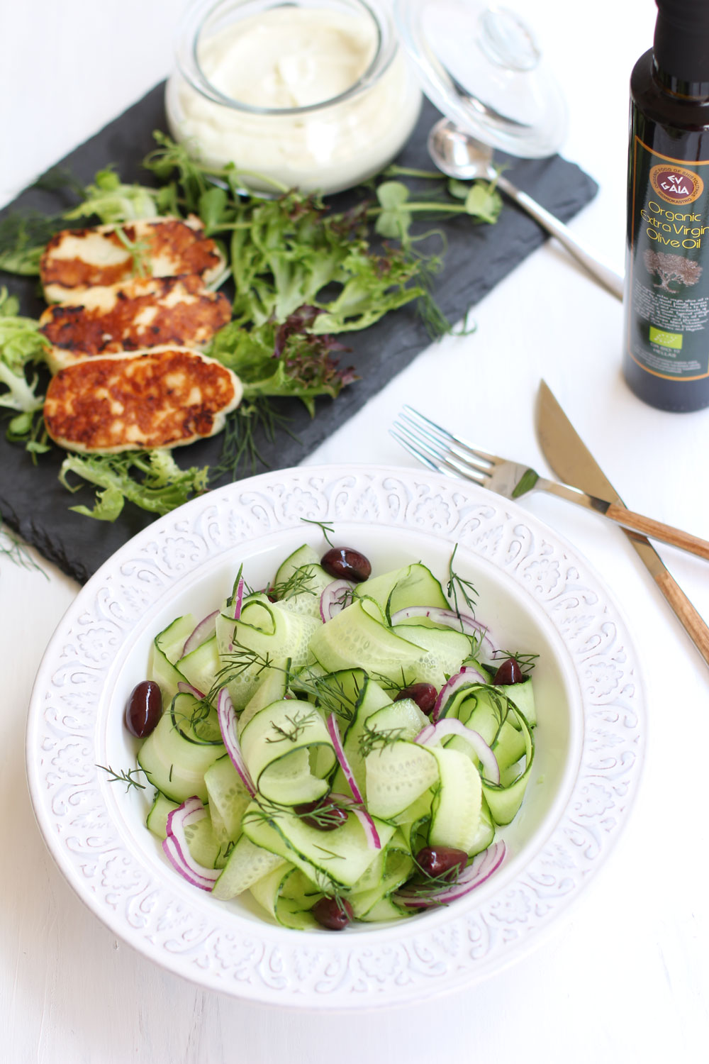 salata_de_castraveti_cu_sos_de_iaurt_si_halloumi