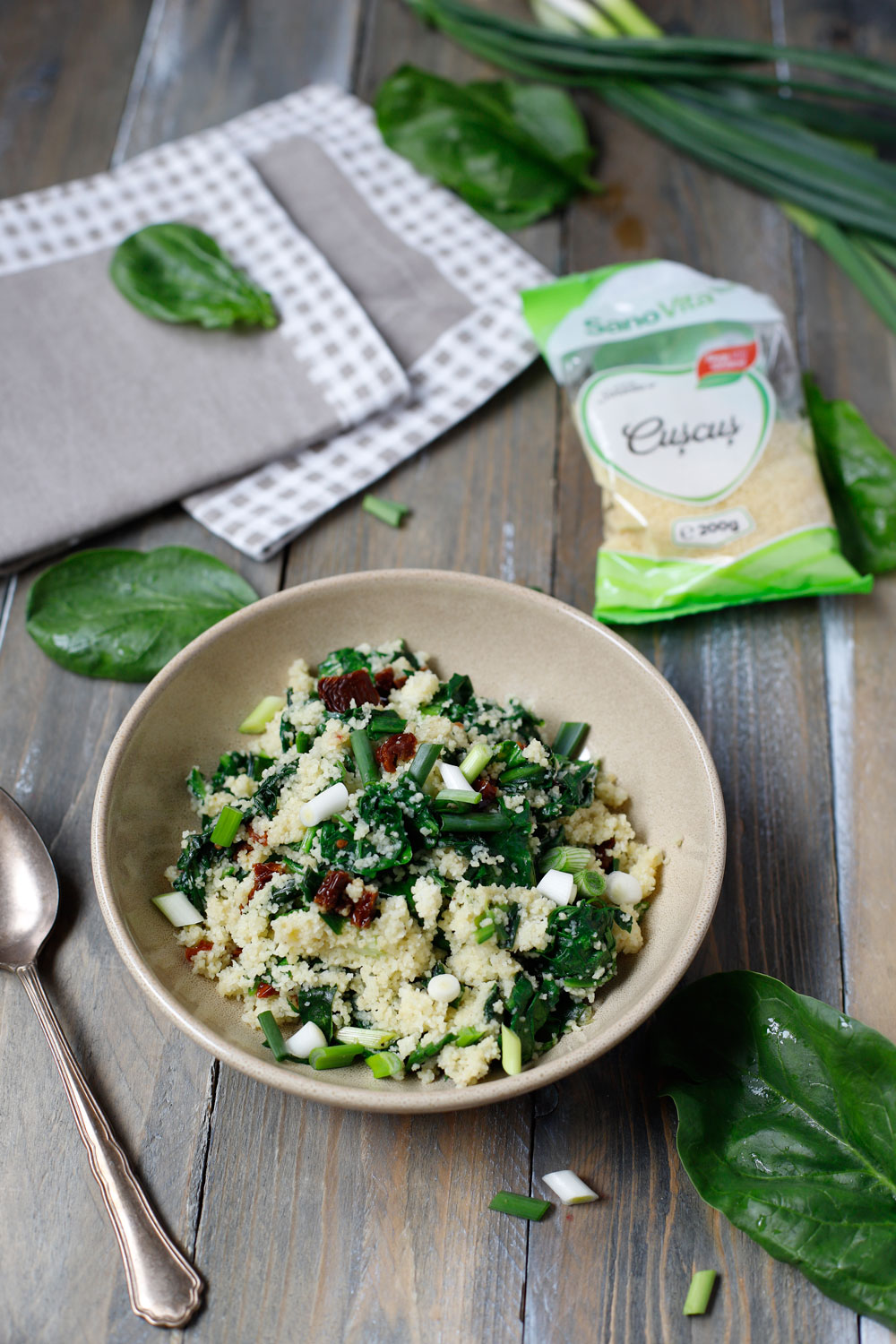 cuscus_cu_legume_de_primavara