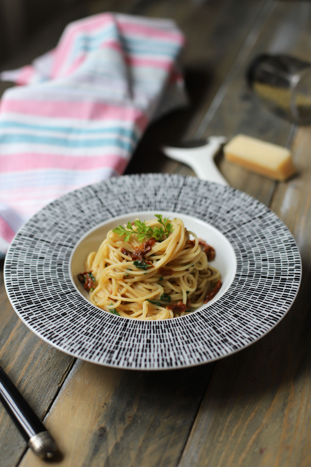 spaghete_cu_rosii_uscate