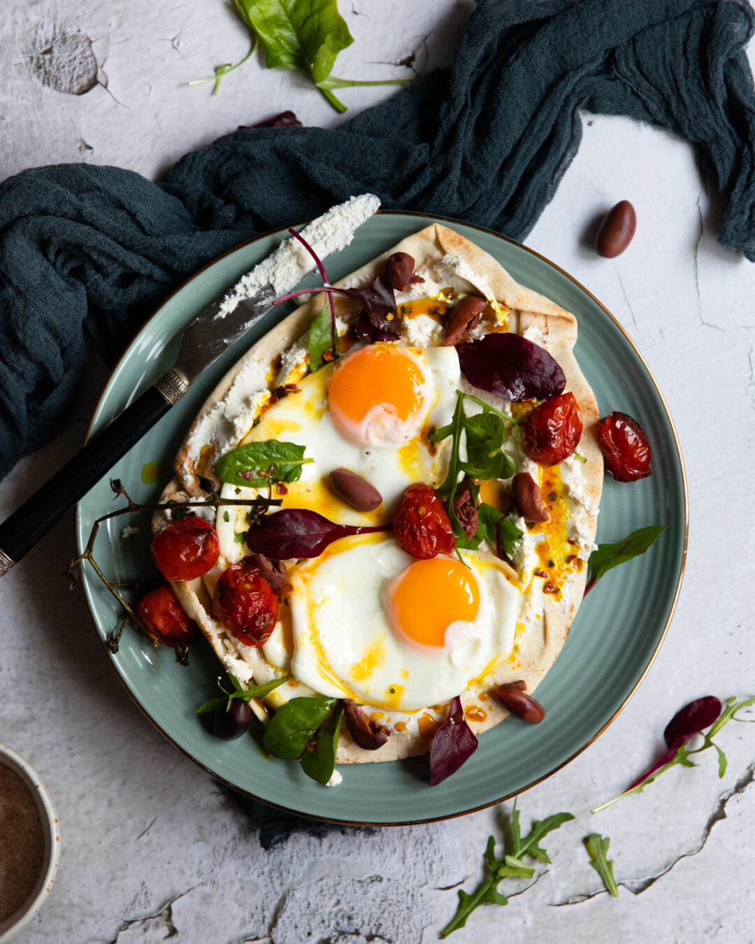 lipii, crema de branza, legume si oua