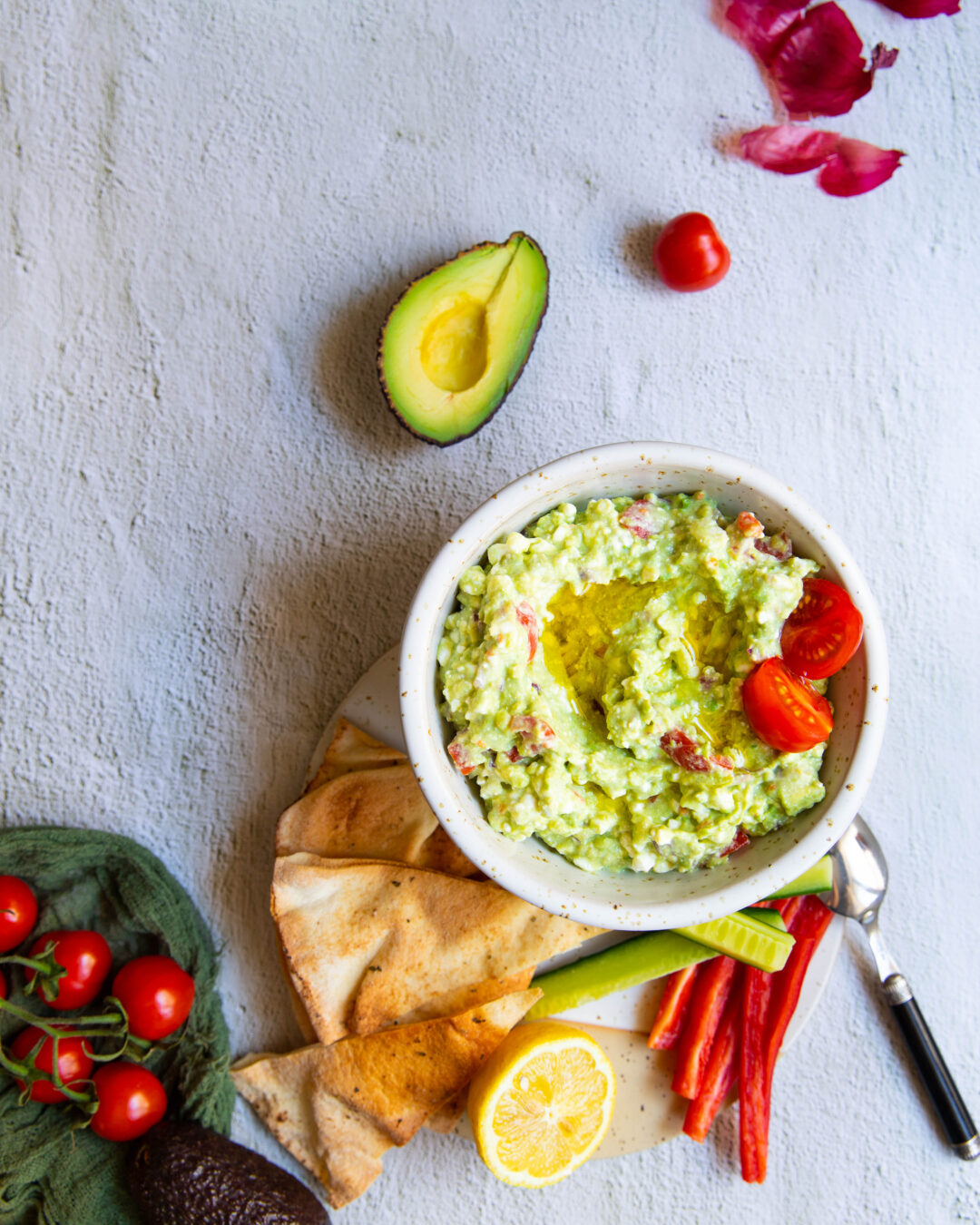 crema de avocado cu branza