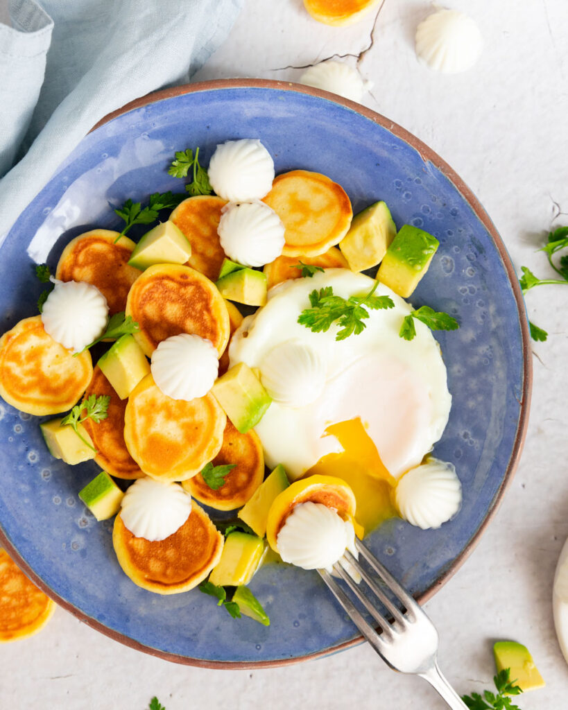 mic dejun cu avocado și ou