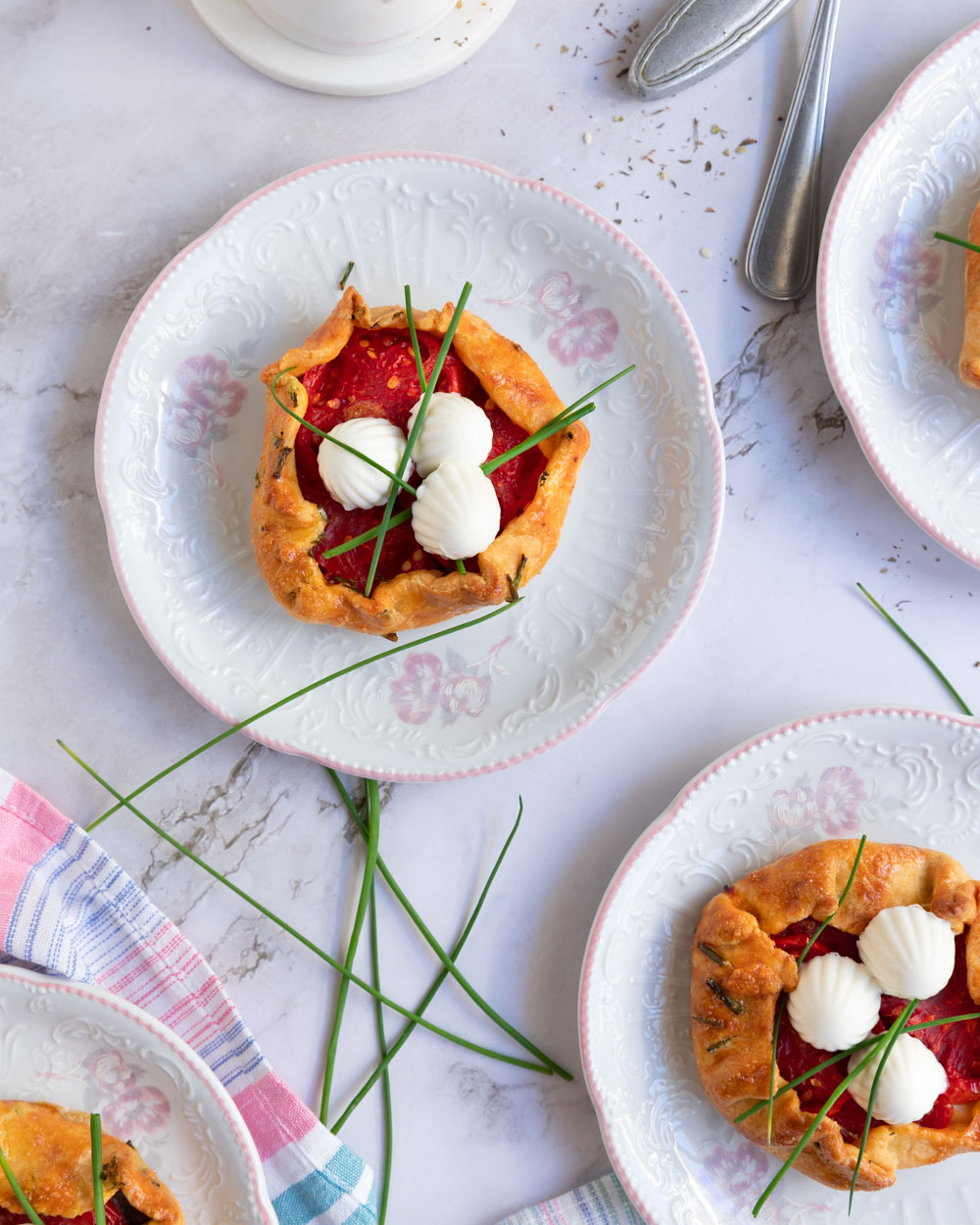 Mini galette cu roșii și ciuperci